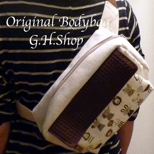 ハンドメイド　ボディーバッグ　ゴンちゃん ◇手作りバッグ◇【グリーン】ポンバッグ/ショルダーバッグ