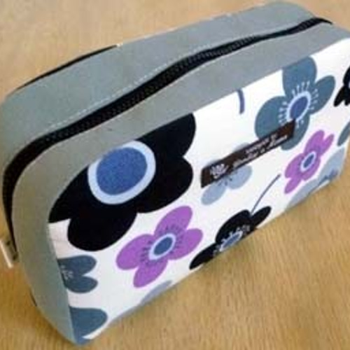 薄型ラウンドポーチ(Dカン付き) 本物ハンドメイド・手芸 - 薄型ラウンドポーチ(Dカン付き)