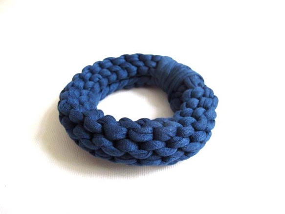 Chunky Knit Bangle コットンニットバングル　青　ブレスレット 1枚目の画像