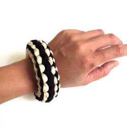 Chunky Knit Bangle コットンニットバングル　黒白　ブレスレット 1枚目の画像