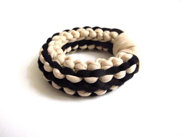 Chunky Knit Bangle コットンニットバングル　黒白　ブレスレット 2枚目の画像