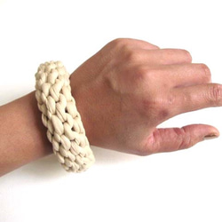 Chunky Knit Bangle コットンニットバングル　オフホワイト　ブレスレット 2枚目の画像