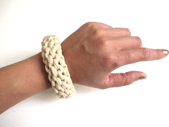 Chunky Knit Bangle コットンニットバングル　オフホワイト　ブレスレット 2枚目の画像