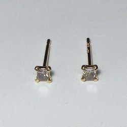 K18YG☆シンプル☆ピアス☆プリンセスカット☆天然ダイヤ☆0.08ct 1枚目の画像