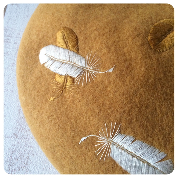 羽根刺繍のベレー帽-マスタード 3枚目の画像