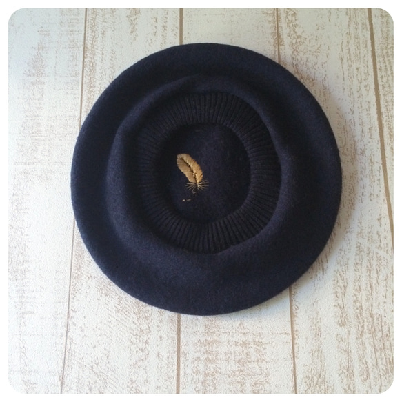 『miki様オーダー商品』羽根刺繍のベレー帽-ネイビー 3枚目の画像
