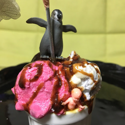 ベビちゃんとペンギンさんのアイスの上のたわむれ メモスタンド  ココット皿 アジサイ プリザープリザーブド 3枚目の画像