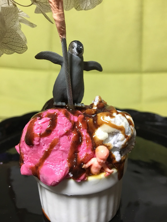 ベビちゃんとペンギンさんのアイスの上のたわむれ メモスタンド  ココット皿 アジサイ プリザープリザーブド 3枚目の画像