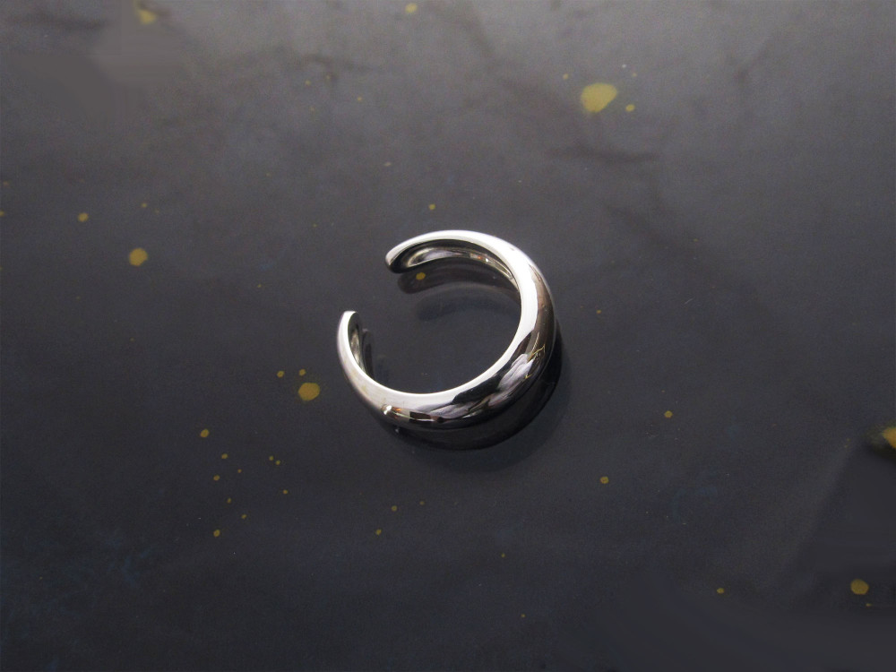 2WAY 月のイヤーカフ＆リング 7,040円