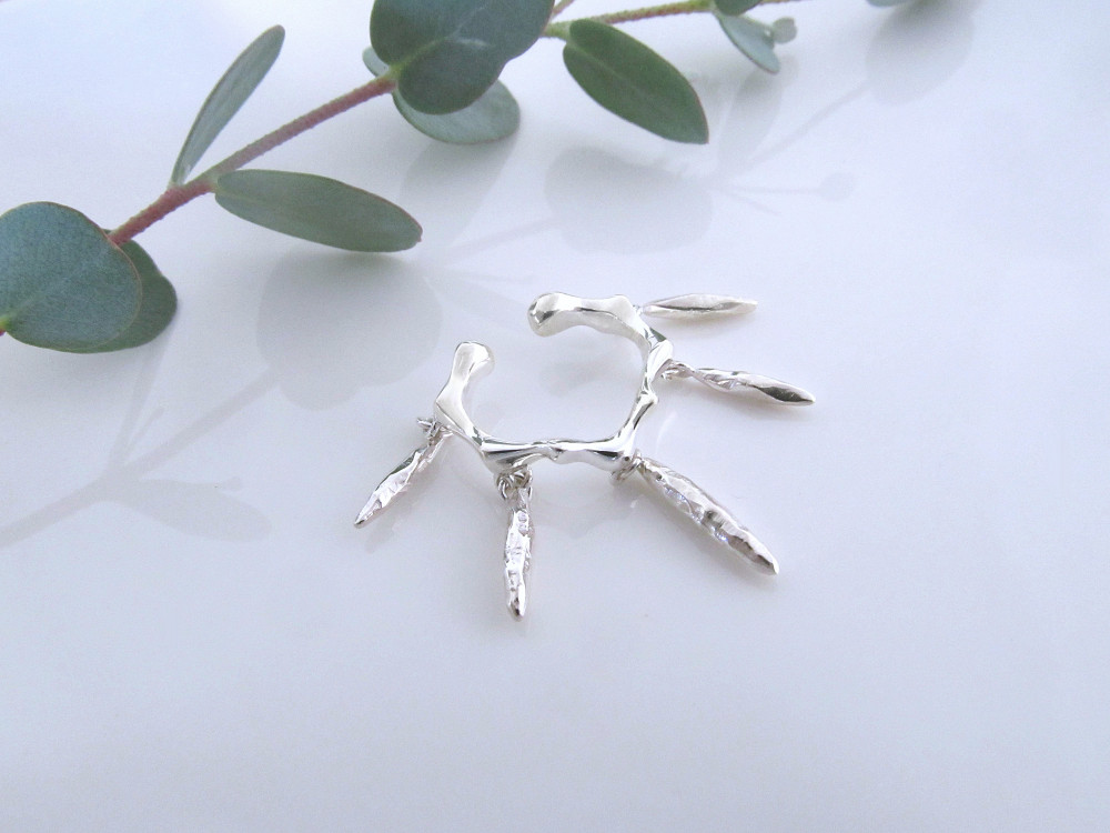 銀のシャンデリアのイヤーカフ