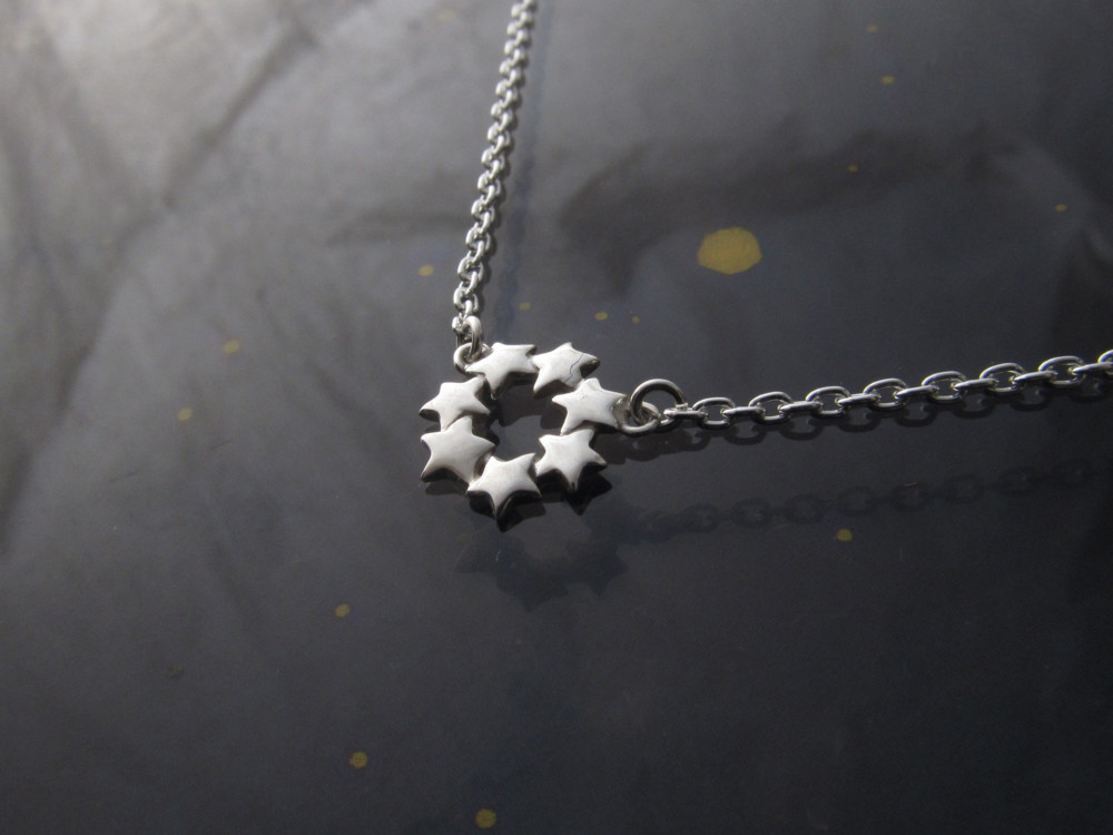 星のリースのネックレス