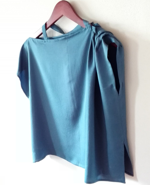 青色アシンメトリ―デザインシャツ 3枚目の画像