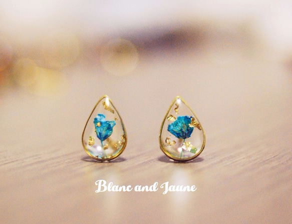 藍色小乾花金箔水滴耳釘 ,Tiny blue flowers gold plated stud earrings 第1張的照片