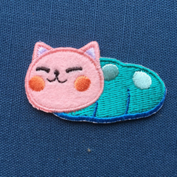 ベッド怠惰ニャー刺繍布の自己接着ステッカーでボリューム - 赤ちゃんの鳴き声シリーズ 1枚目の画像