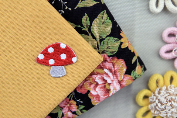 マジックマッシュルーム、小さな自己粘着ステッカー刺繍の布 - 森シリーズ 1枚目の画像