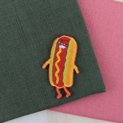 歪腰熱狗堡自黏繡布貼-歡樂速食系列 第1張的照片