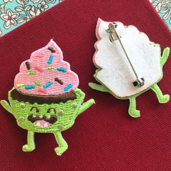 刺繍ピン - インスタント喜びシリーズ虹のカップケーキ 1枚目の画像