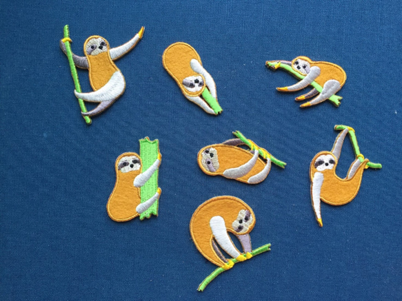 吊單槓樹懶自黏繡布貼-小樹懶系列 第3張的照片