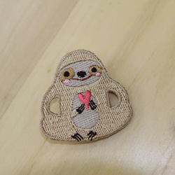 布に刺繍ピン - 怠惰な家系のナマケモノはあなたに私の愛を与える（シングル） 2枚目の画像