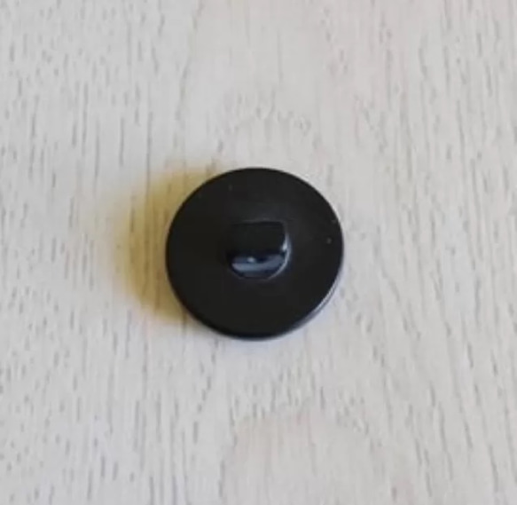 【Vintage】ブラック ストーン調 ビンテージボタン(2個) 3枚目の画像