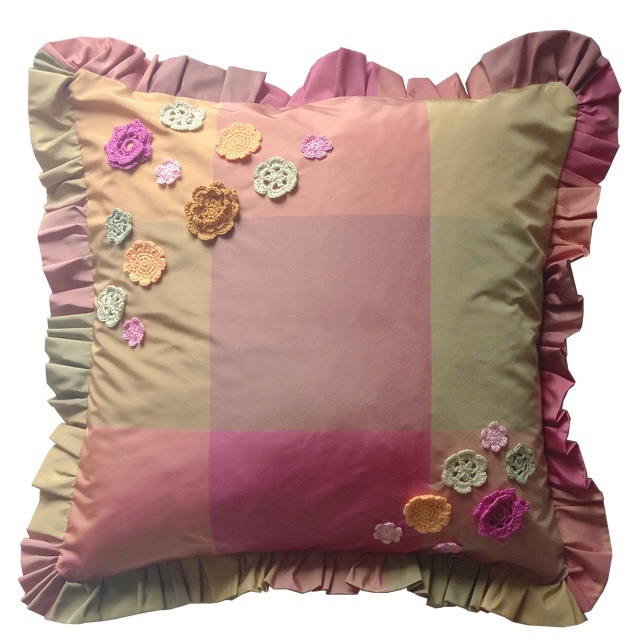 【２枚セット】花モチーフとチェックのクッションカバー：（ピンク・グリーン）