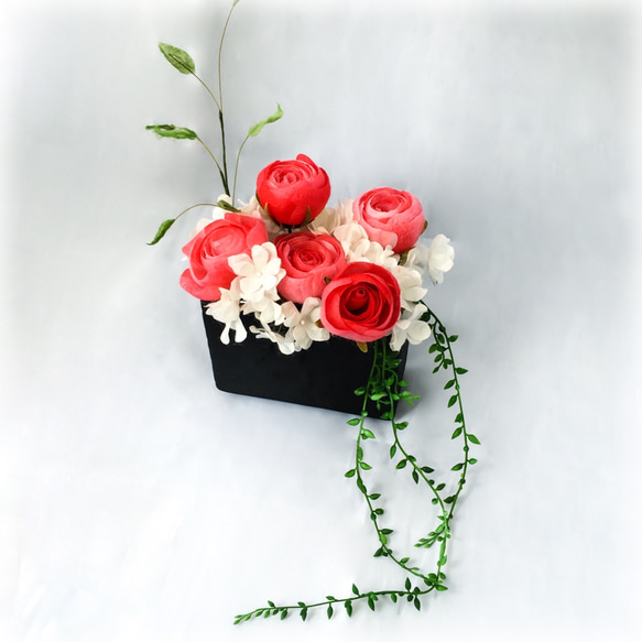 プレゼントにも♪カップ咲のバラと小花のシルクフラワーアレンジメント 2枚目の画像