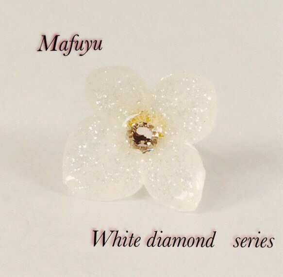 ダイヤモンド紫陽花のミニピアス 3枚目の画像