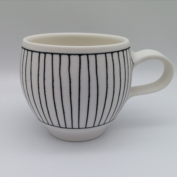 黒線紋カップ　【磁器】　チャイ、コーヒー、紅茶、等にマグカップ！ 1枚目の画像
