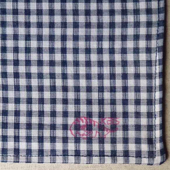 手刺繍入り4重ガーゼハンカチ「紫陽花ピンク」[受注制作] 6枚目の画像