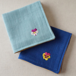 手刺繍入り4重ガーゼハンカチ「ビオライエロー」[受注制作] 5枚目の画像