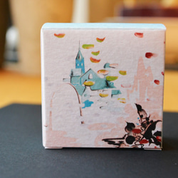 ロンドン外英国でダフネHCシェンと - 手描きの紙のテープピンクの花のレトロ城の家ブルー（2へ） 1枚目の画像