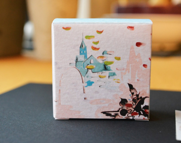 ロンドン外英国でダフネHCシェンと - 手描きの紙のテープピンクの花のレトロ城の家ブルー（2へ） 1枚目の画像