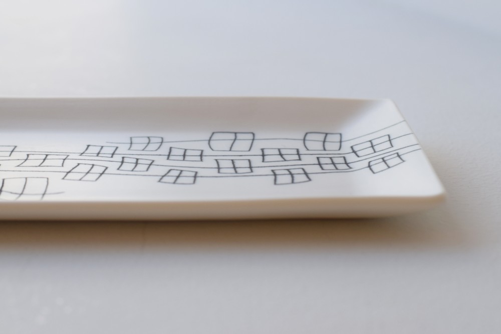 揺らぎ申つなぎ紋長皿