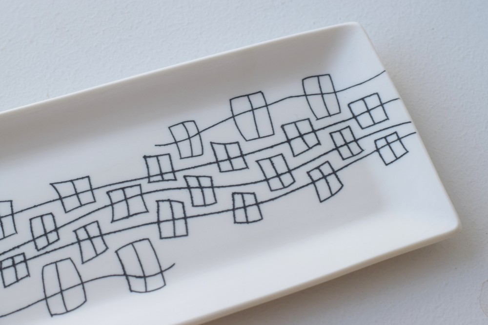 揺らぎ申つなぎ紋長皿