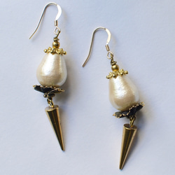 ＜Cotton　Pearl　Earrings ＞ 1枚目の画像