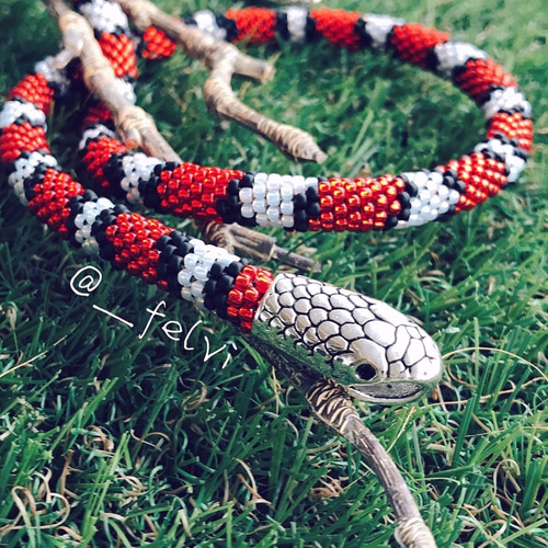 【オーダー受付用】蛇ブレスレット　蛇ネックレス　ビーズクロッシェ Bead Crochet Necklace - Snake / ビーズクロッシェのネックレス ヘビ