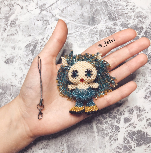 Cute doll keychain bag• かわいいドール• ミニキーホルダービーズ付き　ビーズ人形 5枚目の画像