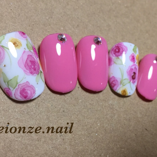 ラブリーローズ/水彩/手書き/バラ柄/ピンクネイル/ ネイルチップ（つけ