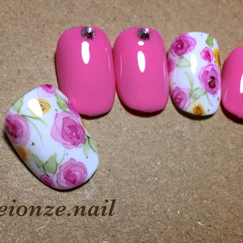ラブリーローズ/水彩/手書き/バラ柄/ピンクネイル/ ネイルチップ（つけ