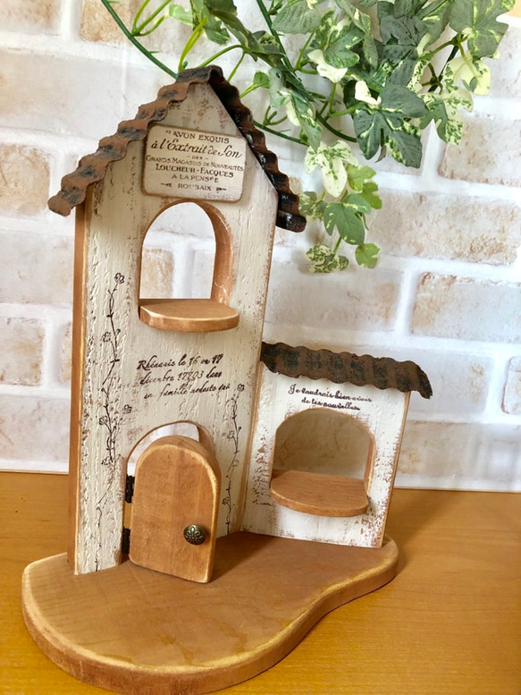 ミニチュアの木製ハウスの置物ロング 2枚目の画像