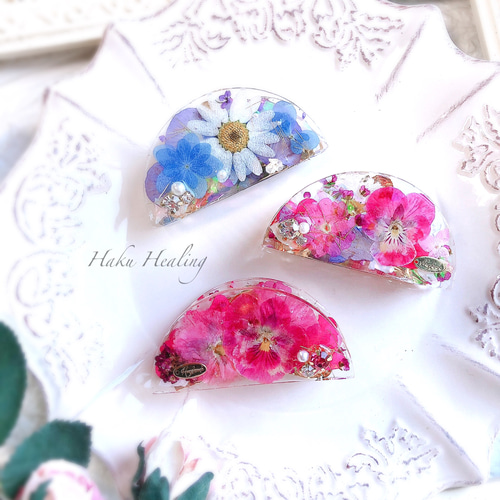 お花のクリップ　5個セット　レジン ビオラ ドライフラワー レジン バンスクリップ ヘアクリップ・バナナ