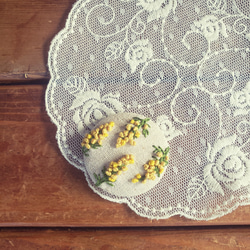 ハンドメイド刺繍ブローチ～ミモザ 1枚目の画像