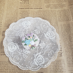 花束刺繍のブローチ 1枚目の画像