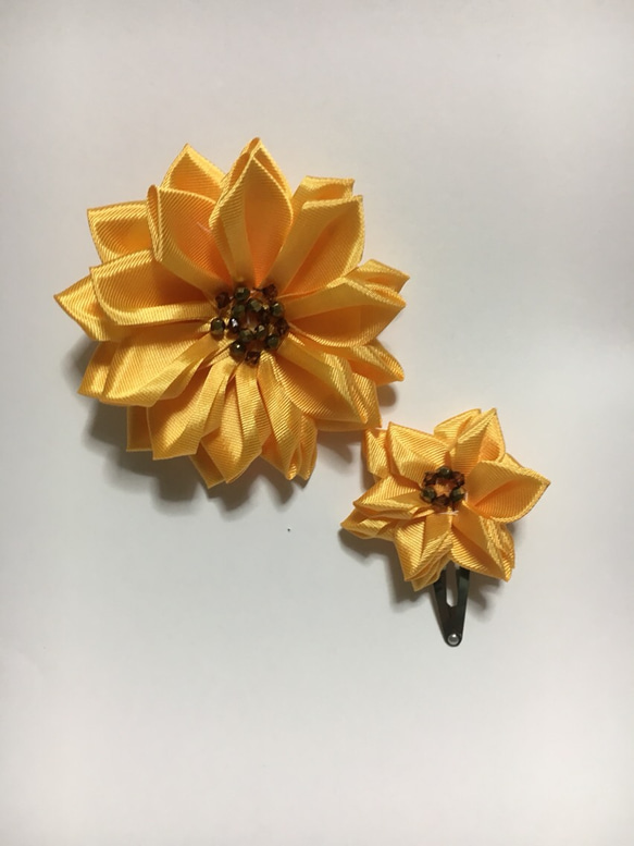 元気色のお花セット  ヒマワリ・初夏・黄色リボンヘアアクセサリー、ブローチ 1枚目の画像