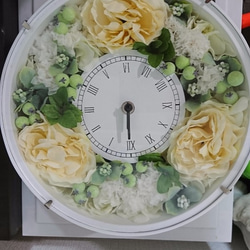 プリザーブドフラワーとアーティフィシャルフラワーの花時計 1枚目の画像