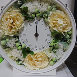 プリザーブドフラワーとアーティフィシャルフラワーの花時計 2枚目の画像