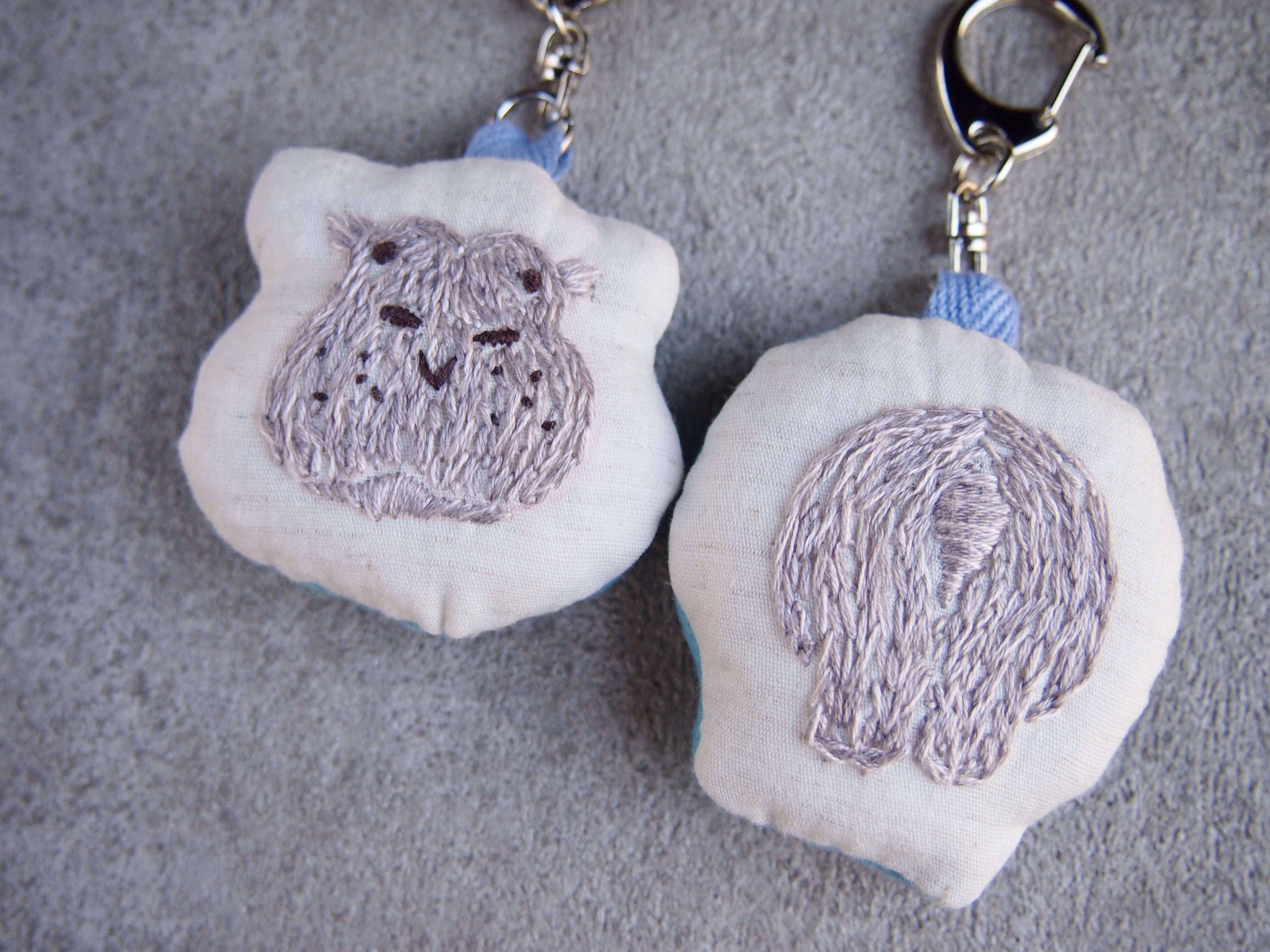 ハンドメイド刺繍キーホルダー焼き魚と茶トラさん タ*ー様