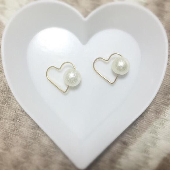 パール♡︎ʾʾフレームのピアス/イヤリング 1枚目の画像