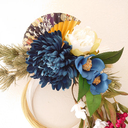 ジャパンブルーの大輪の菊に華やか水引のしめ飾り 1枚目の画像