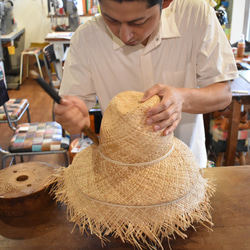 「風に飛ばされにくい」木型で作った麦わら帽子 10枚目の画像